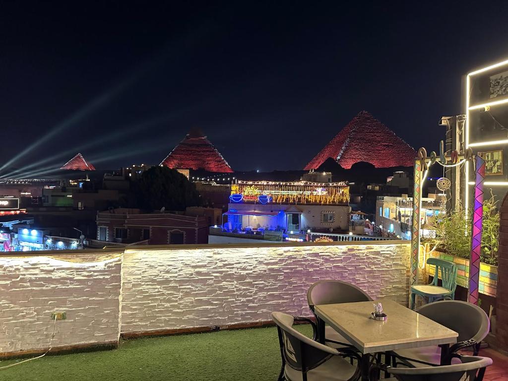 Pyramids Eagle Inn