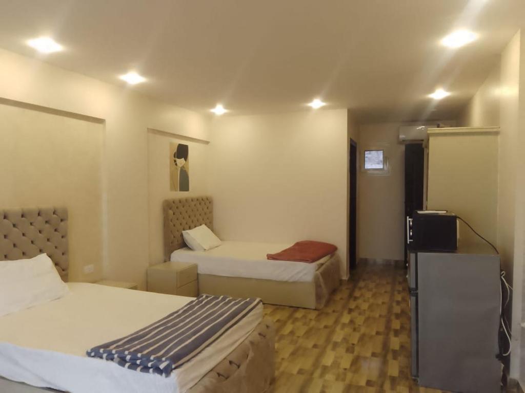 Queen palaz hotel