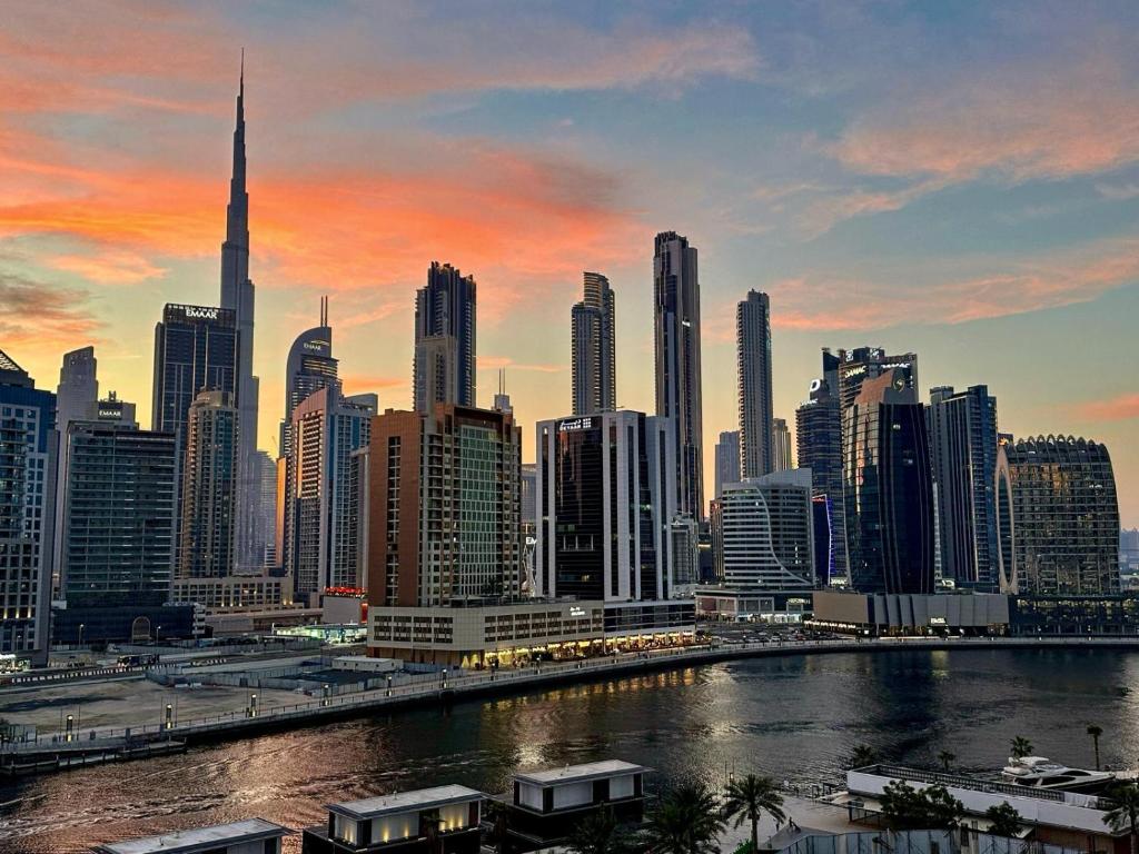Quite Luxury Burj Khalifa View