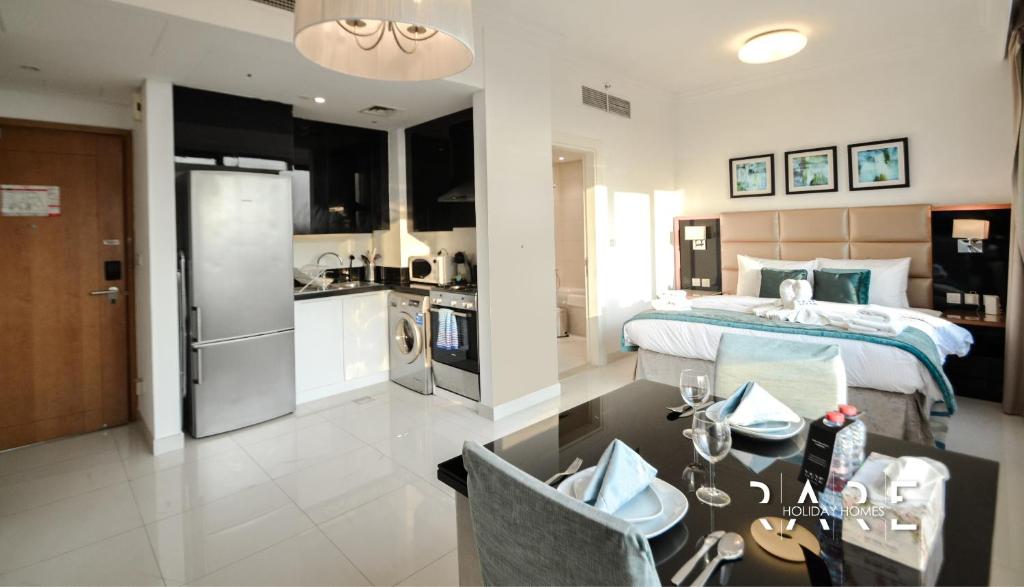 Rare Holiday Homes - Near Dubai Mall - Capital Bay Tower - Business Bay - R1301