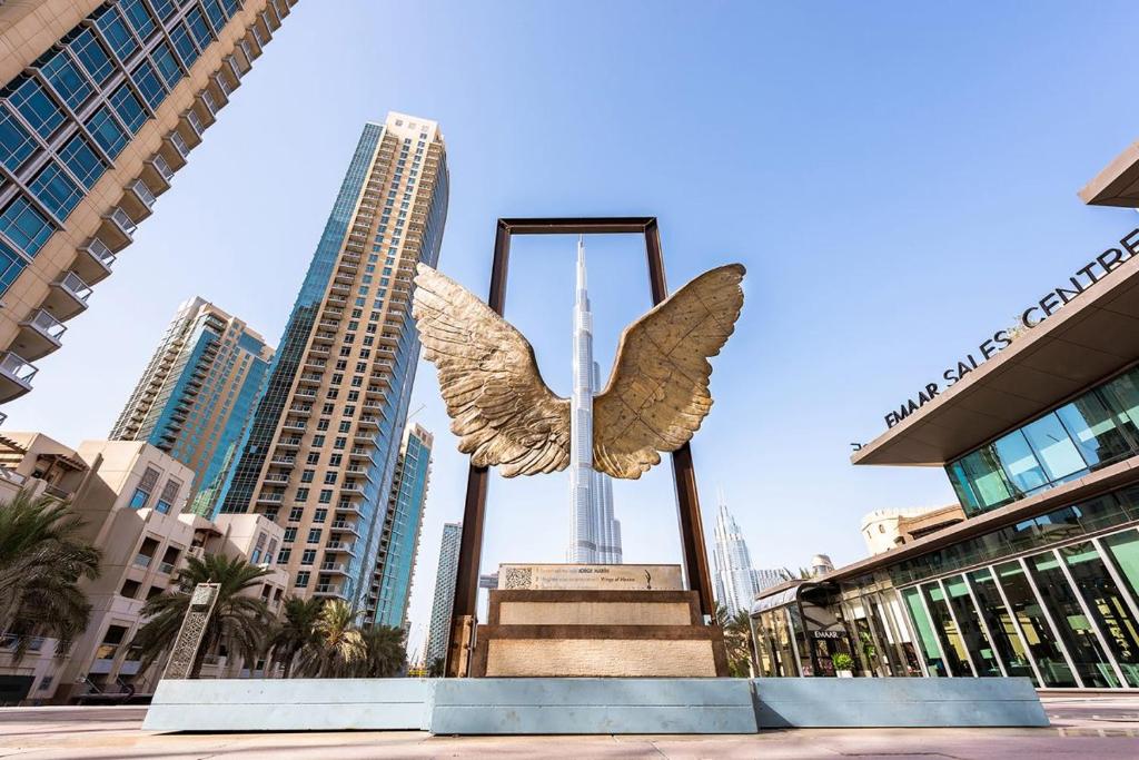 Luxurious Stay Near Burj Khalifa, Stunning Balcony
