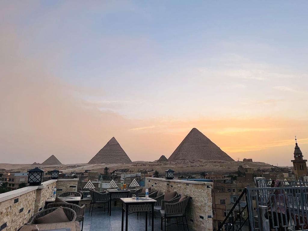 Nilos pyramids hotel