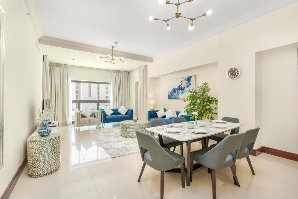 Palm Oasis Retreat in Palm 2BR Teal & Gray Elegance Palm Jumeriah- Private Beach & Fairmont Access