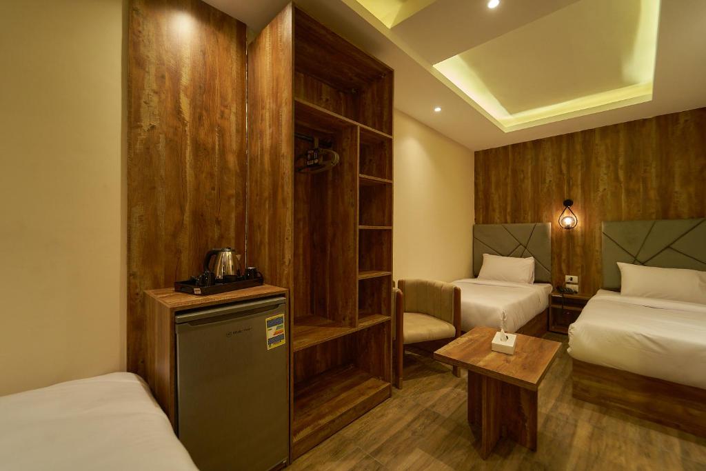 Crown Pyramids View Hotel