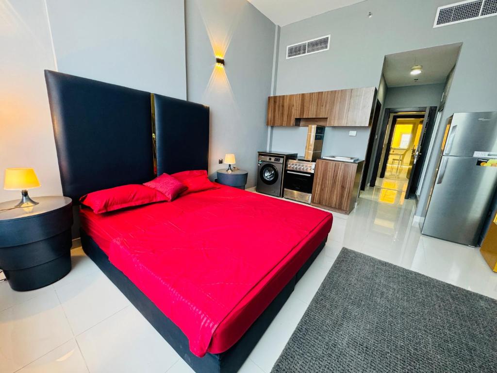 Royal Maison's Chic Studio in Al Manara
