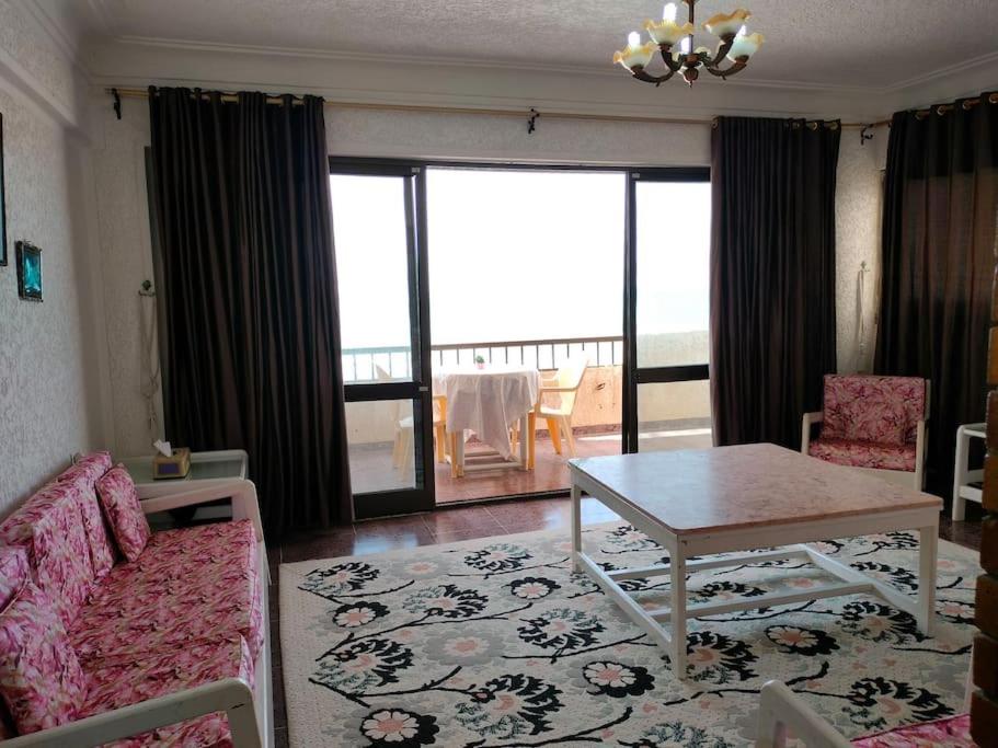 Sea view cozy apartment.