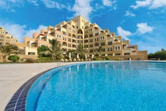 Seaview Escape Family Two-Bedroom Apartment with Seaview