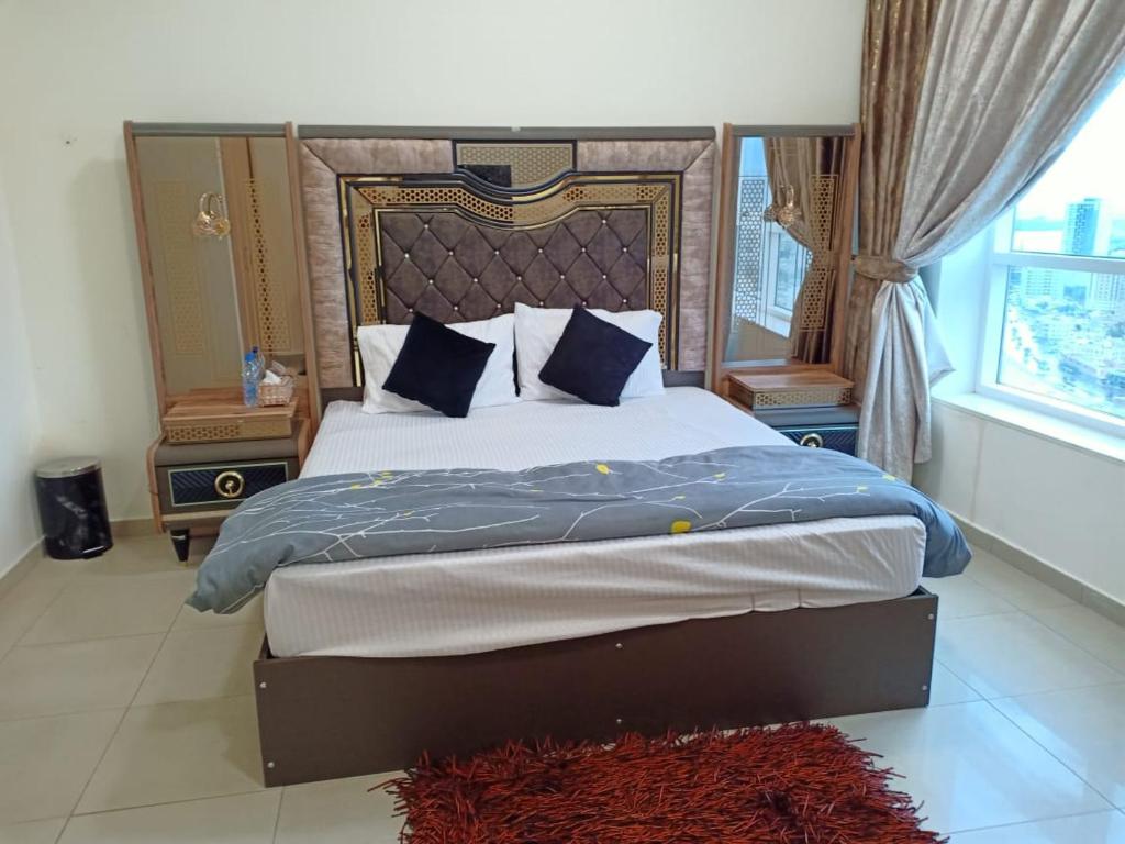 22 R1 Luxury Master Room in a 4-bedroom apartment with attached washroom and fantastic city view ### 22 R1 غرفة ماستر فاخرة في شقة مكونة من 4 غرف نوم مع حمام ملحق وإطلالة رائعة على المدينة ###