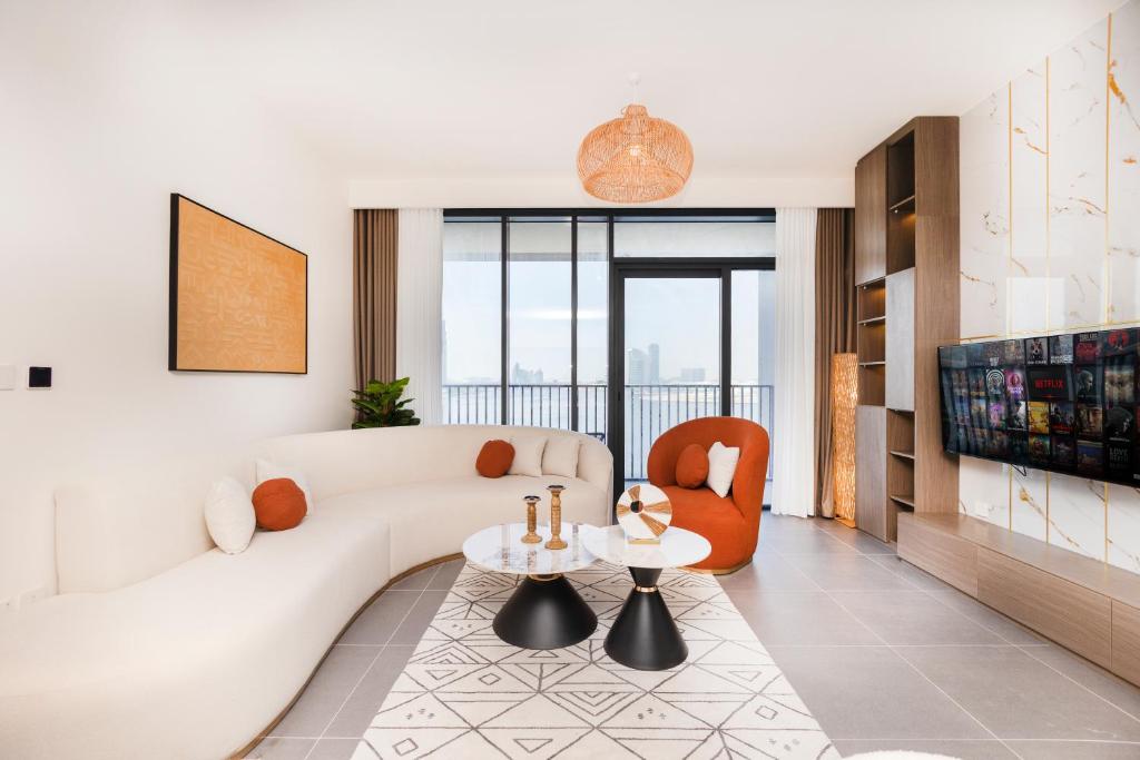 Serene 2BR with Sea View - BMS