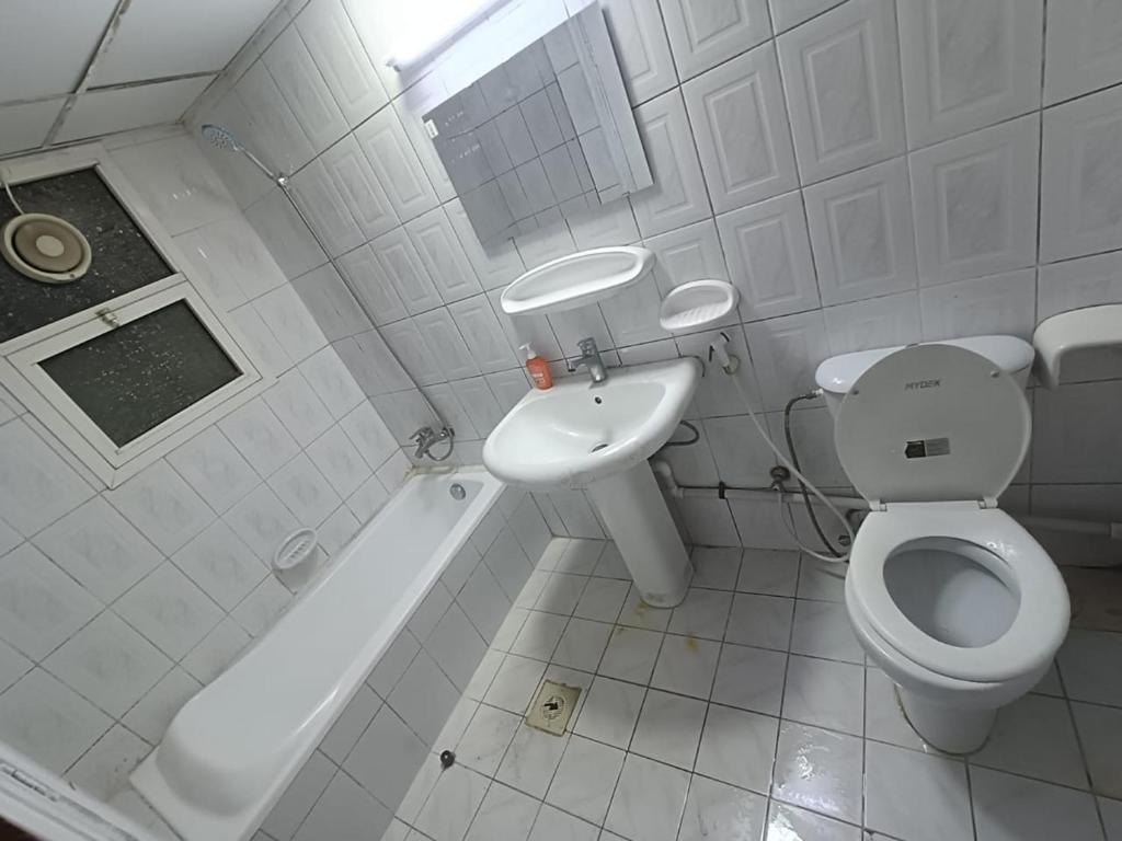 Shared Master Bedroom in center of Burdubai