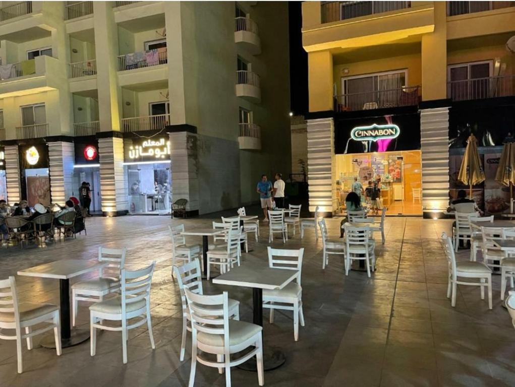 تمتع بالإقامة في شاليه فندقي بمنتجع جولف بورتو مارينا الساحل الشمالي العلمين - Enjoy your stay at Golf Porto Marina Resort El Alamein - North Coast