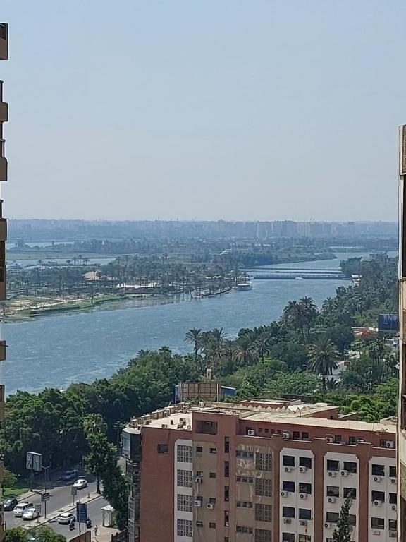 شقة فندقية بكورنيش المعادي بجوار اكاديمية السادات لأسر وعائلات excellent apartment In Cornish elmaadi nile view