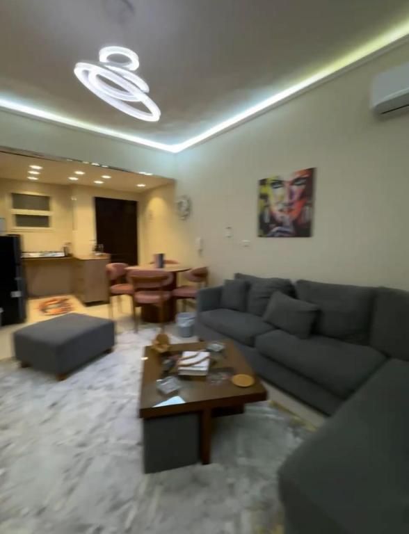 شقة غرفتين في الشيخ زايد بجانب كمباوند العنوان The Address