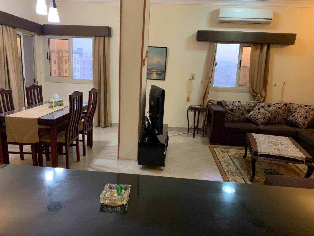 شقة سكنية ذات طابع عائلى متميز بها كافة الامكانيات من فلتر ماء وواى فاى