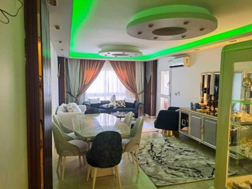 شقه فندقية 3غرف بمدينتي امام كرافت زون01117805968