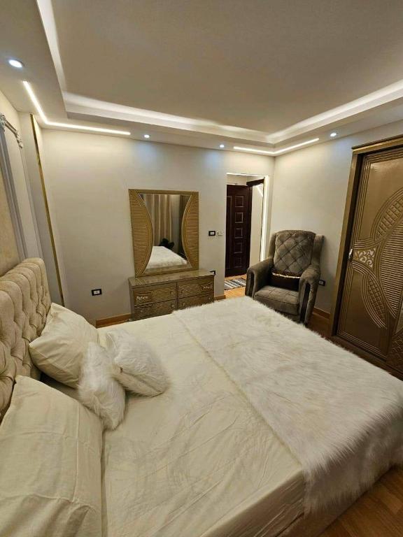 شقه مفروشه مميزه في مدينتي فيو جاردن