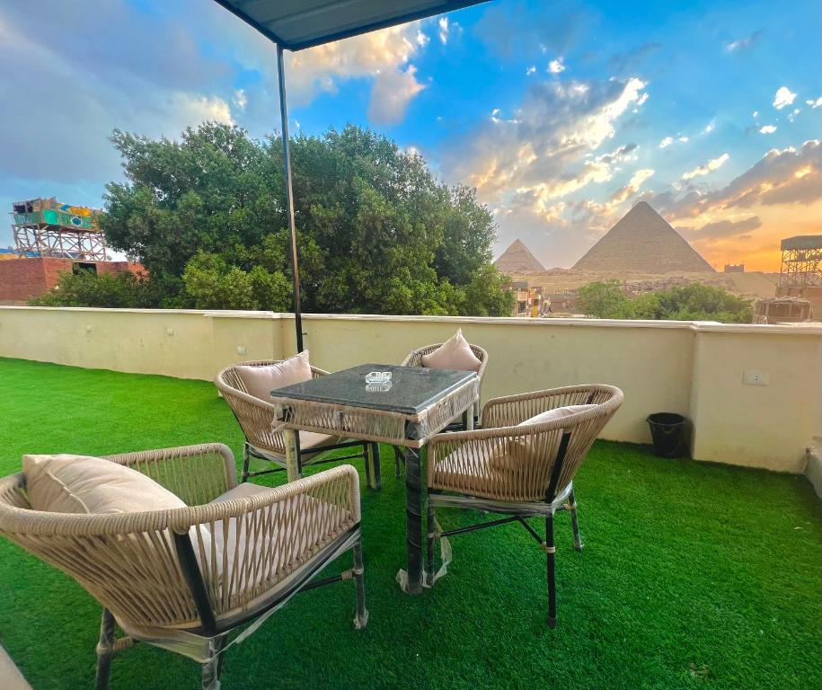 Star pyramids view inn