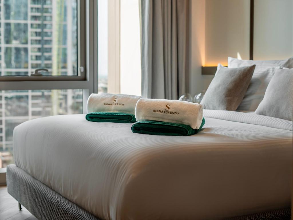 Signature Luxurious Downtown Escape with panoramic views