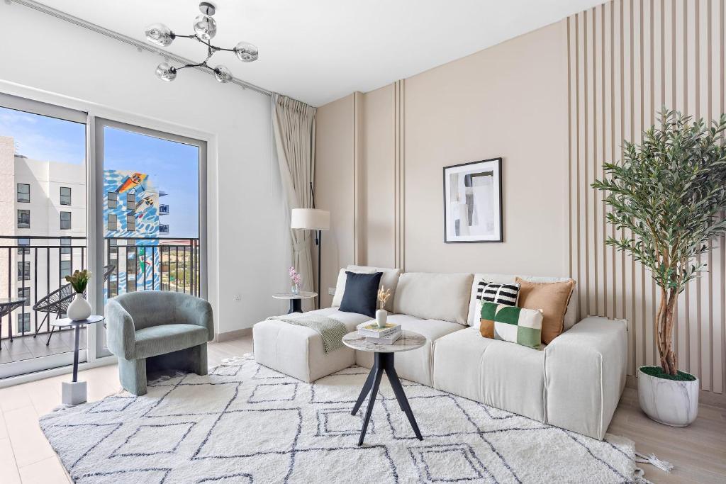Silkhaus Chic 1BDR with Canal View on Yas Island