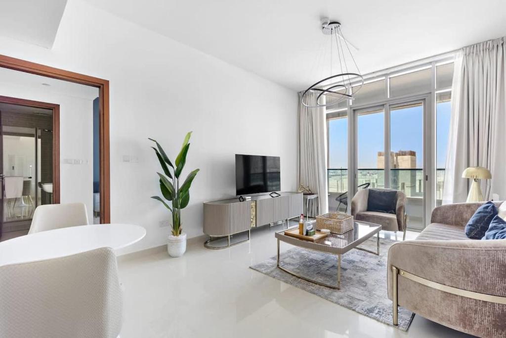 Silkhaus Big Layout | Near Reem Mall | Arab Vibes