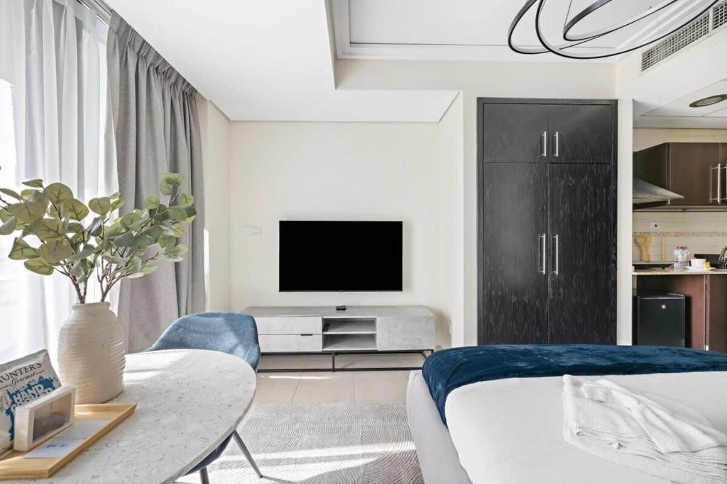Silkhaus Spacious Studio near Almas West Lake