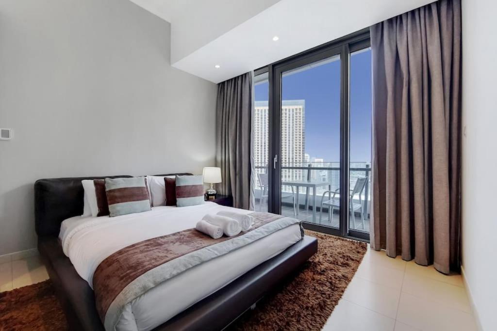Silverene Tower B, Dubai Marina - Vibrant Two Bedroom