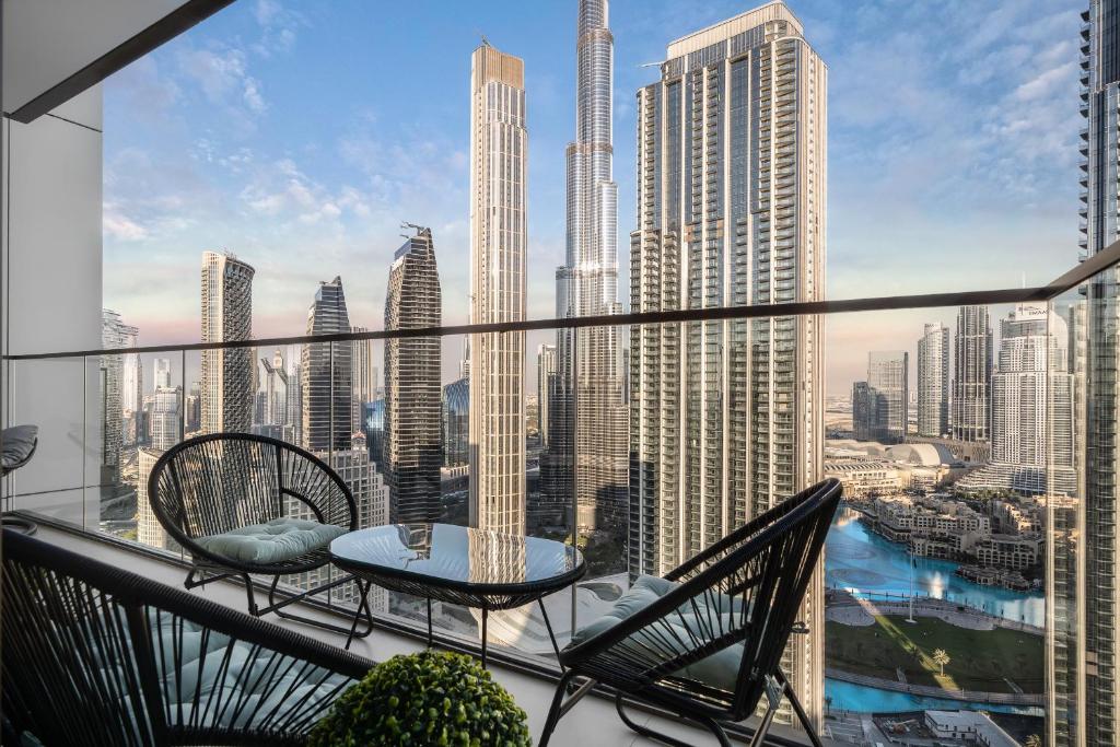 Sky-High Central Dubai Gem: Burj Khalifa & Fountain View
