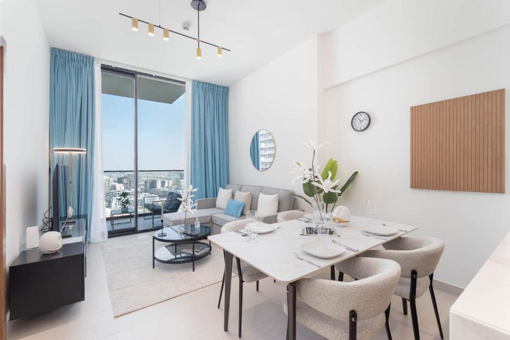 Sky-High Serenity - Stylish 1BHK - 20th Floor
