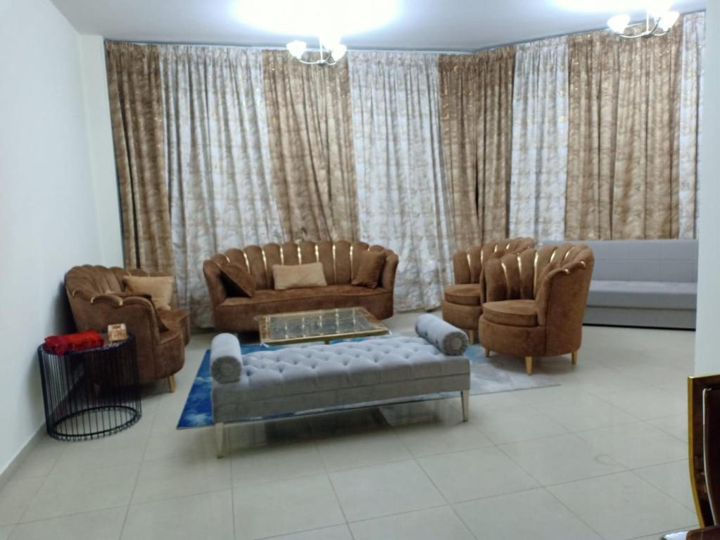 22 R4 Single 1 small room in a 4-bedroom apartment with attached bathroom suitable for one person ### 22 R4 1 غرفة صغيرة في شقة مكونة من 4 غرف نوم مع حمام ملحق مناسبة لشخص واحد
