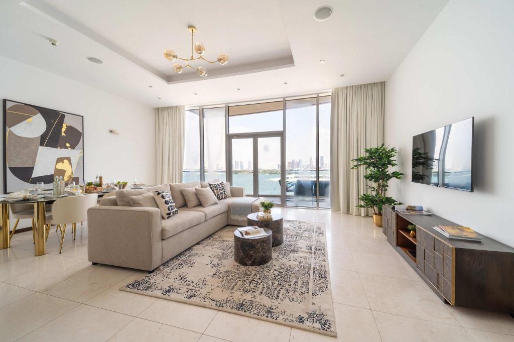 Frank Porter - Diamond, Tiara Residences