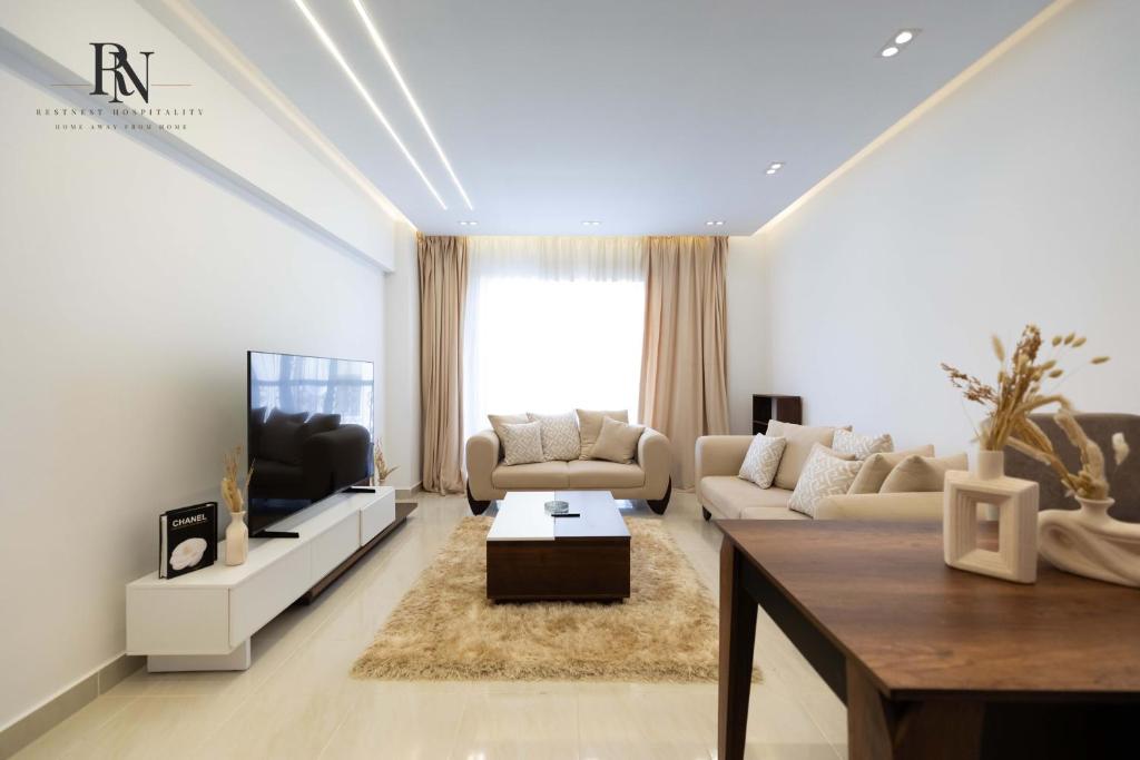 Spacious 2 BDR Apartment In Rehab City