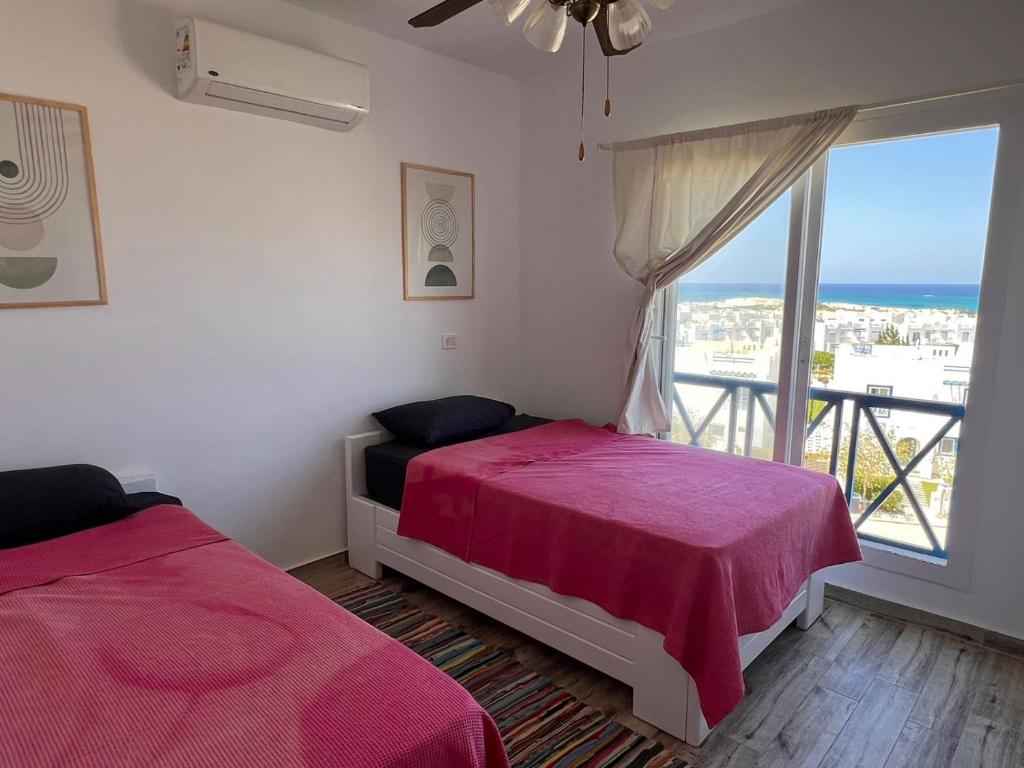 Spacious 3BR Apartment w Rooftop Terrace Jacuzzi