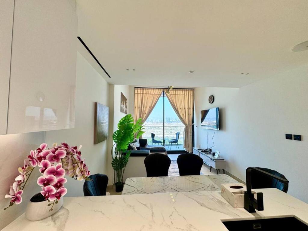 Spacious Brand New One Bedroom Apartment In Jvc