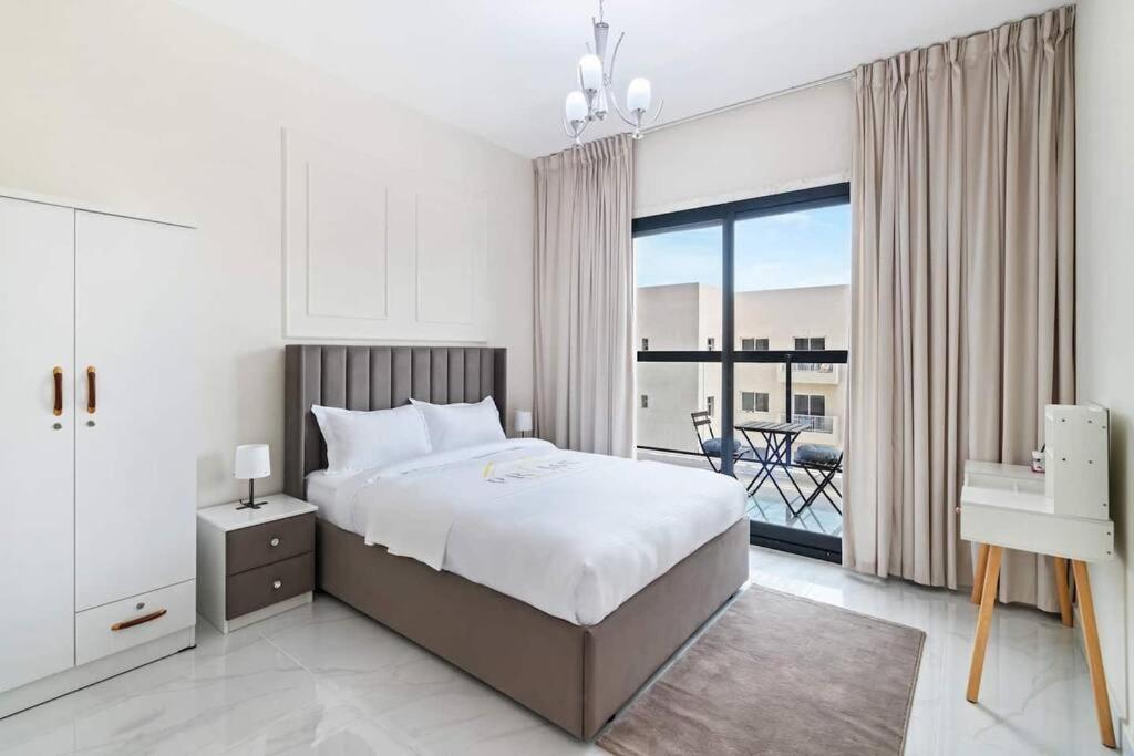 Spacious One Bedroom with Balcony - Pool Gym