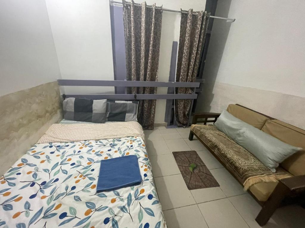 Spacious room with a window