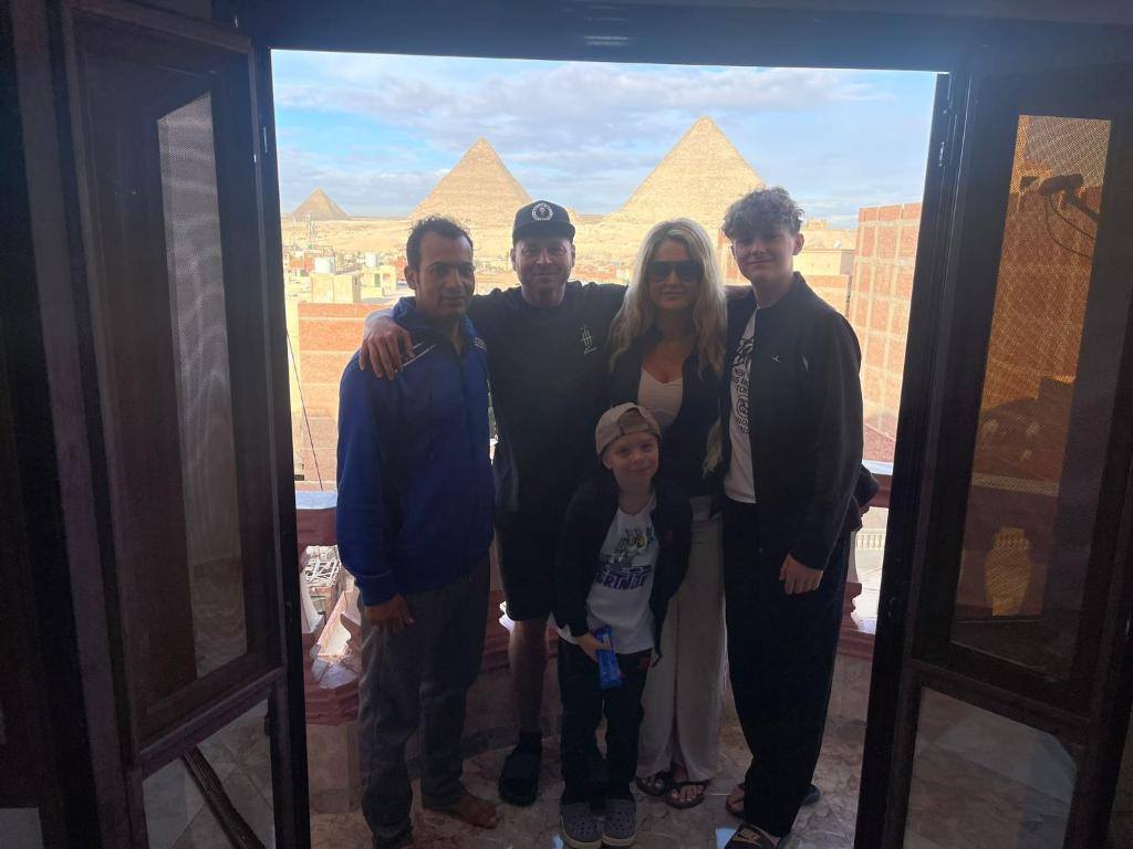 Spacious and Luxury Family Apartment Full Pyramids view