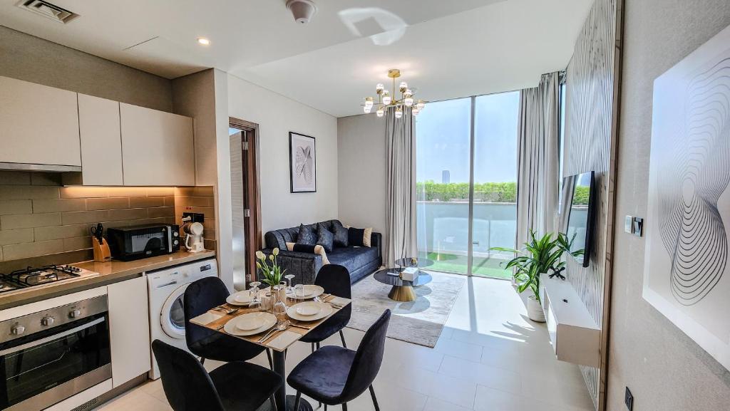 STAY BY LATINEM Luxury 2BR Holiday Home CV B112 near BurjKhalifa
