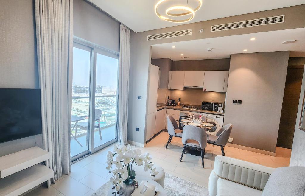 STAY BY LATINEM Luxury 1BR Holiday Home CVR A1410 near Burj Khalifa