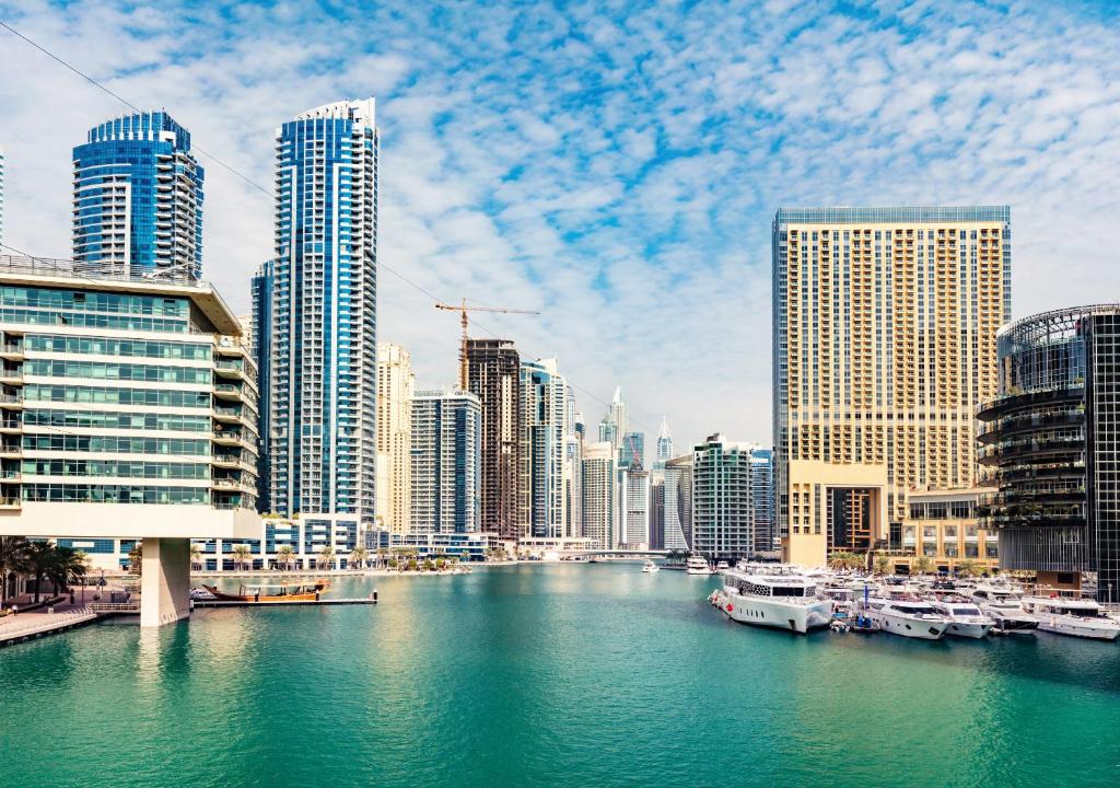 Step into Serenity - Discover Modern Living in 1BR Apartment with Panoramic Views in Dubai Marina near JBR Walk, Beach and Bla Bla Club