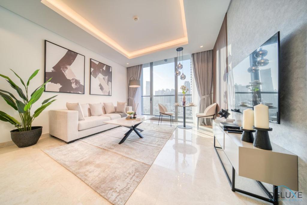 Exclusive Offer Cozy Stay with Burj Khalifa Views by Deluxe Holiday Homes