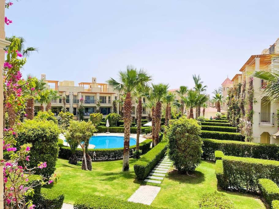Stunning Pool View 1bed Private Beach Access, Veranda Sahl Hasheesh