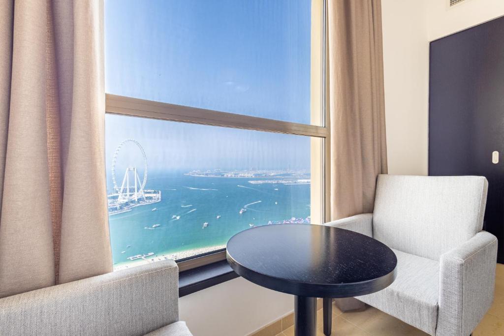 Stunning Sea and Marina View Apartment