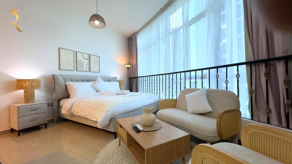 Stunning Views Luxe Studio for 2 in Hydra Al Reem