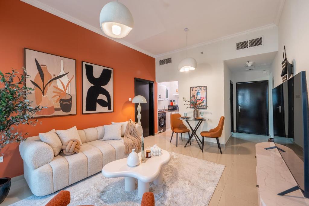 Stylish 1BR Apartment! Near Metro & Stroll to Dubai Marina