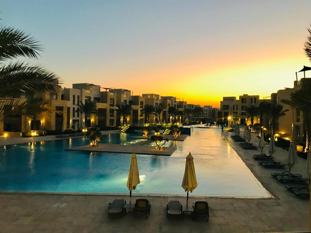 Mangroovy - Elgouna Authentic Designer shared home 2 BDR each with private bathroom for Kitesurfers with Pool View & Beach Access