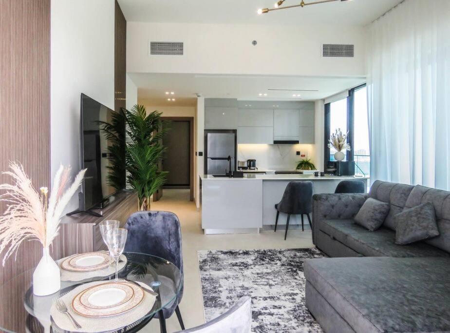Stylish 2 bedroom in Binghatti, Business Bay