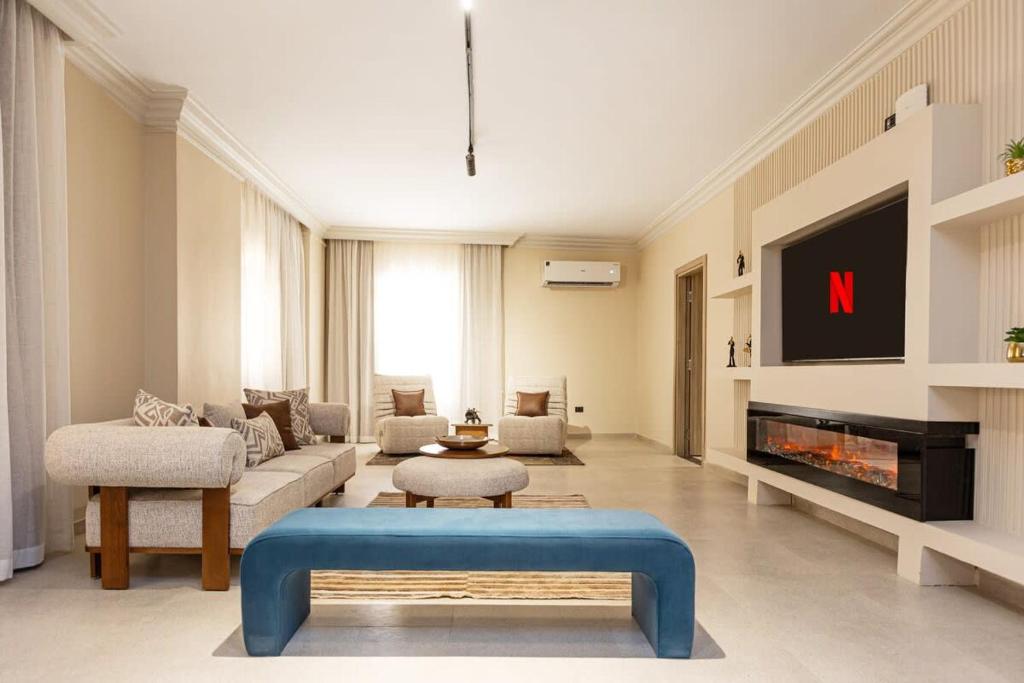 Stylish 2BR Ensuitex2 Smart Home By BeitHady