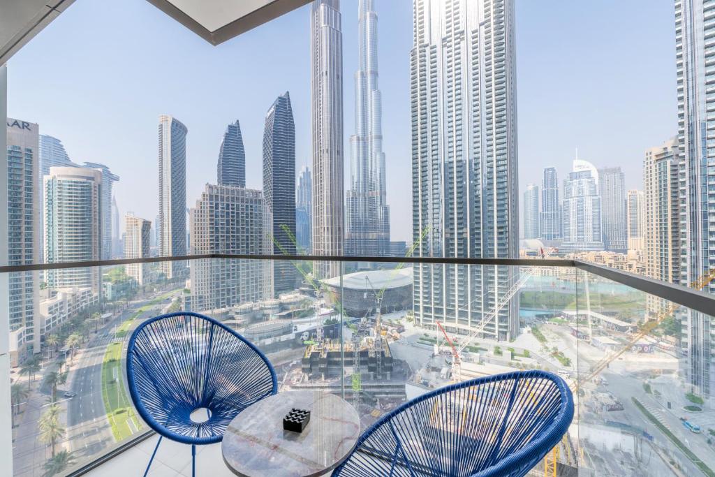 Stylish 3BR plus Maid's Room in Burj Crown with Burj Khalifa View