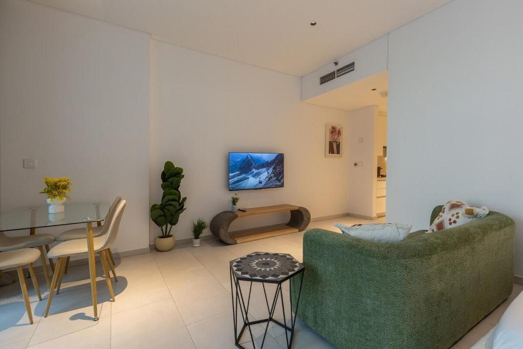 Stylish Canal-View Retreat