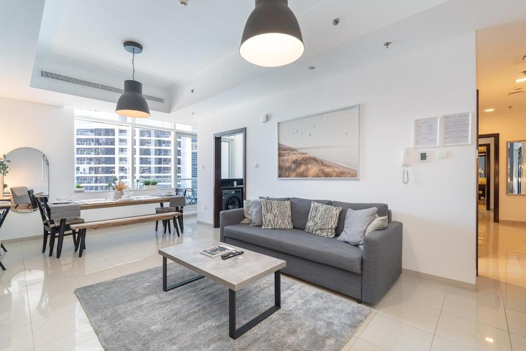 Stylish Comfy 2-Bedroom Apartment in Dubai Marina